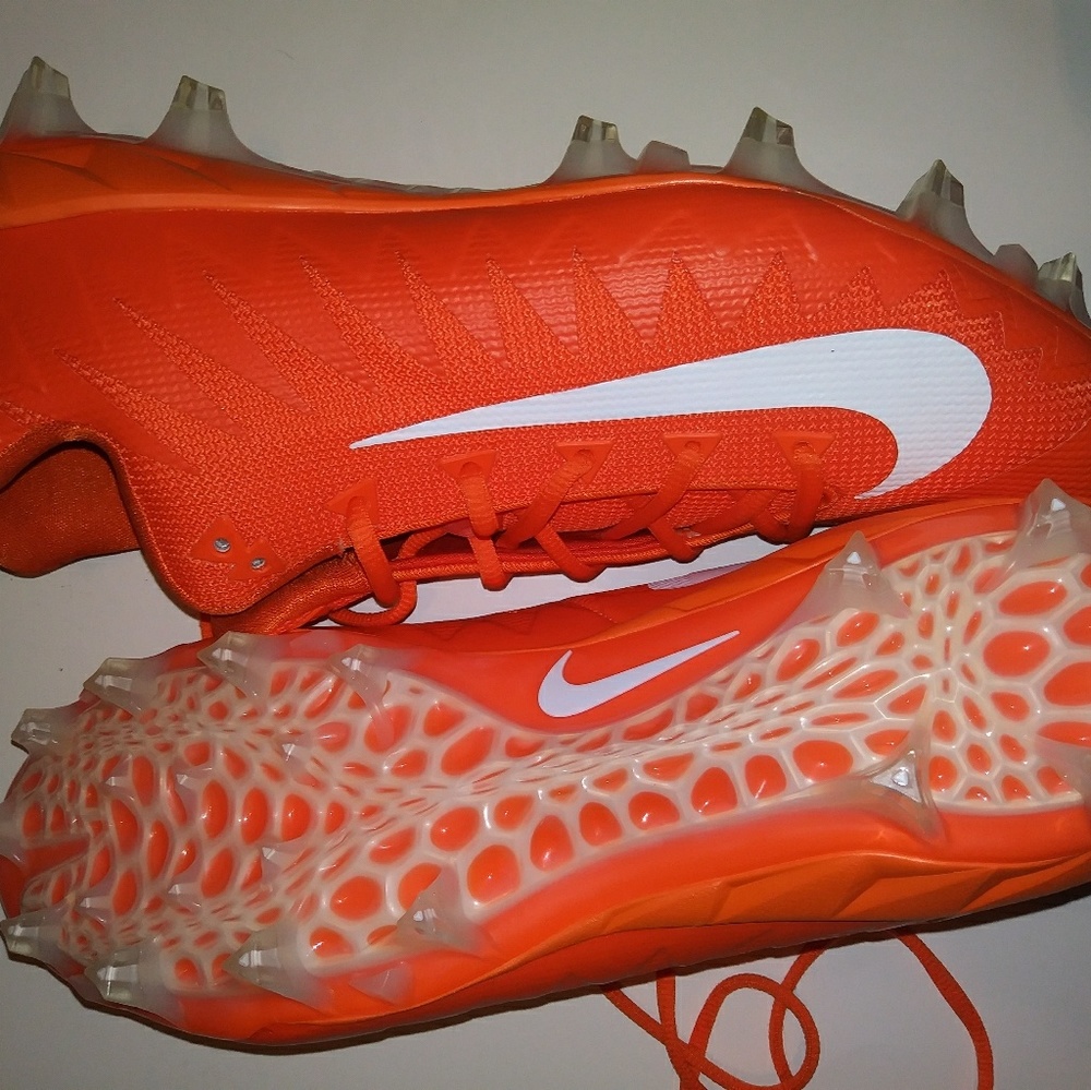 Size 14.5 NEW nice cleats